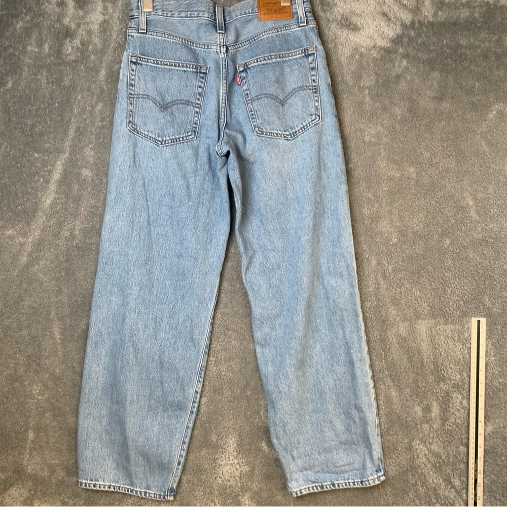 Levi’s Baggy Dad Jean Slightly Distressed Light Wash Size 26 /29” Inseam Midrise - Picture 4 of 14